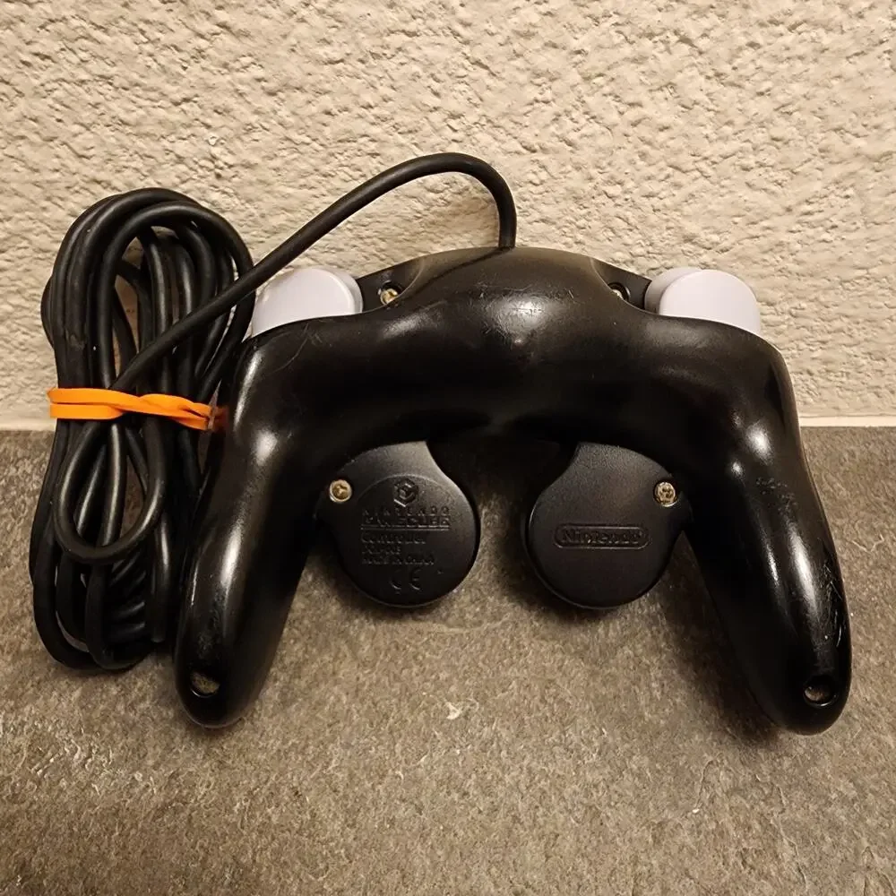 Hardware - Gamecube System (Black) w/ 1 Pad & Cables - Nintendo